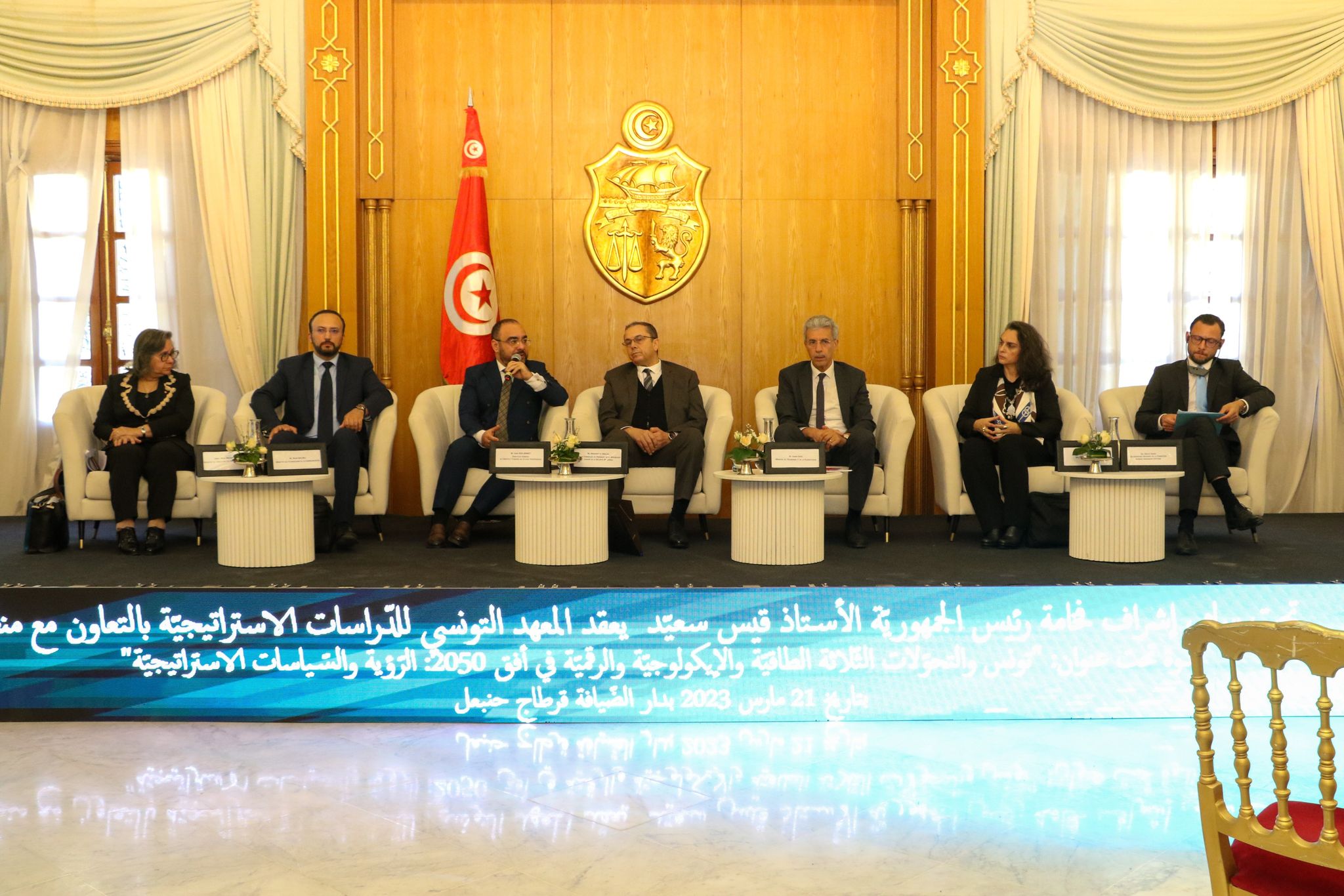 في ندوة "تونس والتحولات الثلاثة الطاقية والإيكولوجية والرقمية في أفق 2050" .. طرح الرؤية والسياسات الإستراتيجية.. وضبط رهانات تفرضها التوازنات العالمية الجديد